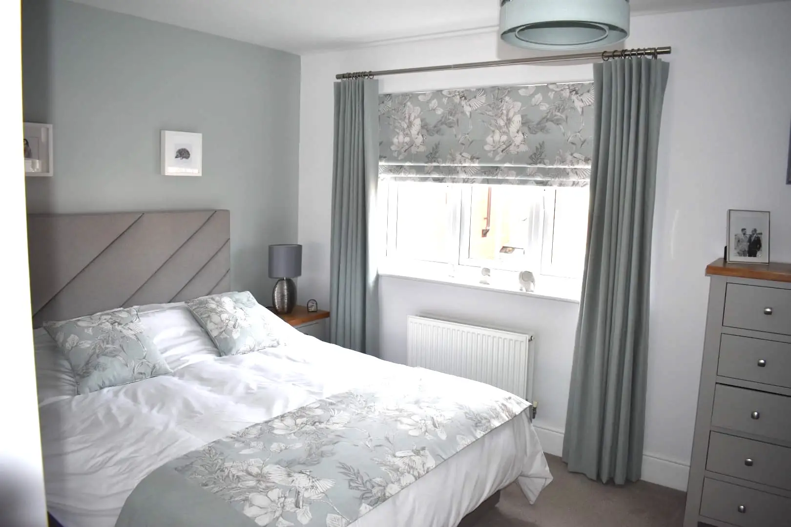 Guest bedroom in grey